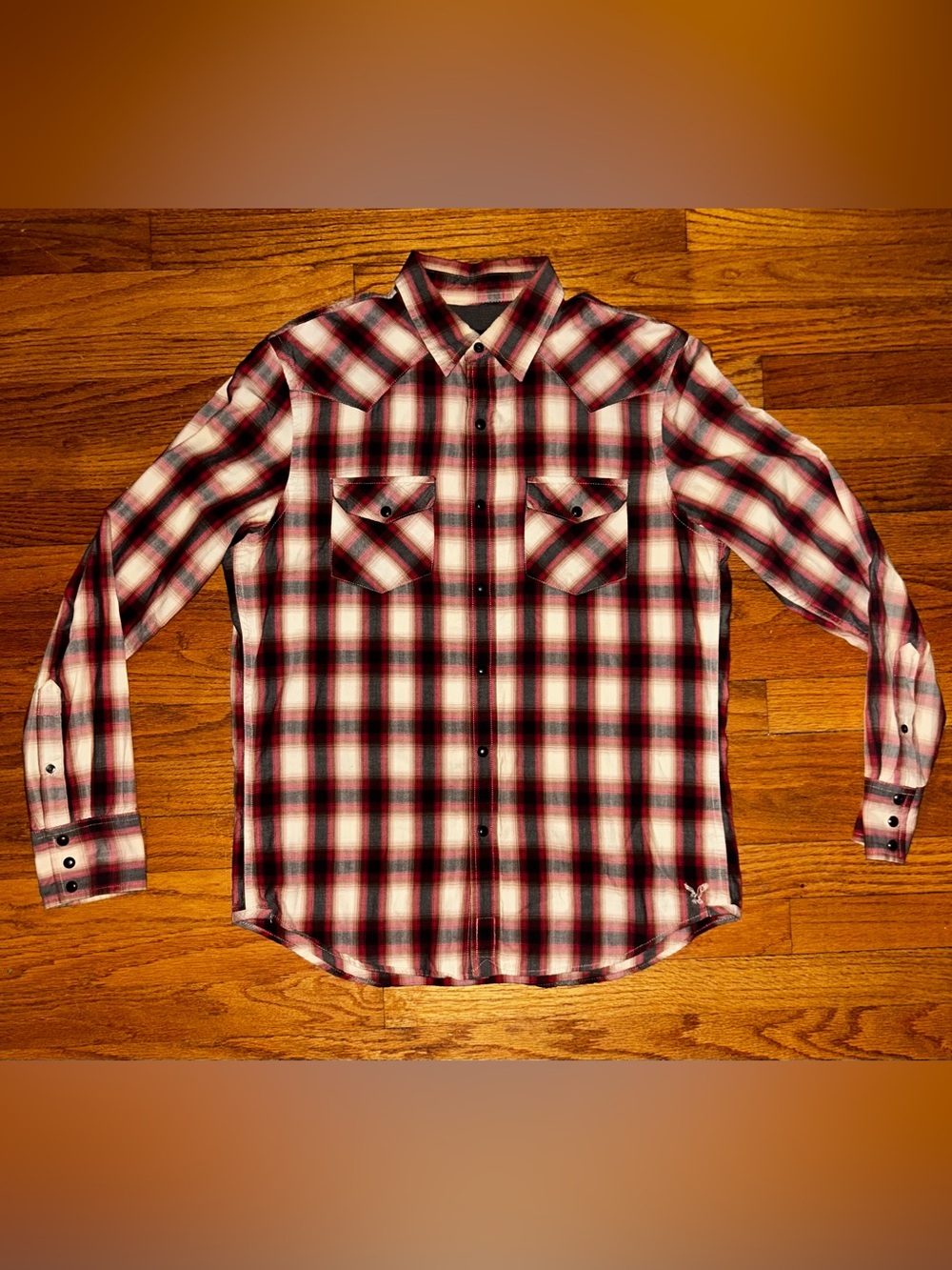 American Eagle Men's Red and Black Plaid Button-Up Shirt